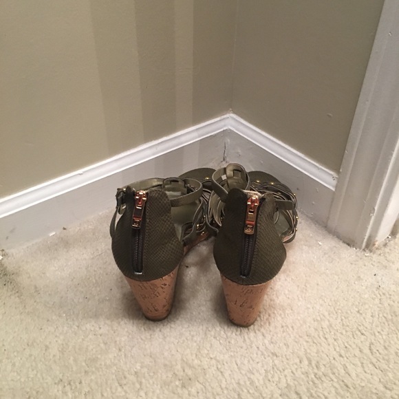 Shoes - Picture 4 of 5